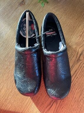 BareTraps Men's Black Embossed Slip-On Loafers